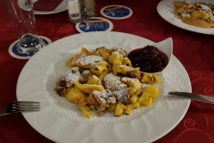 Abendessen in Dorf Tirol